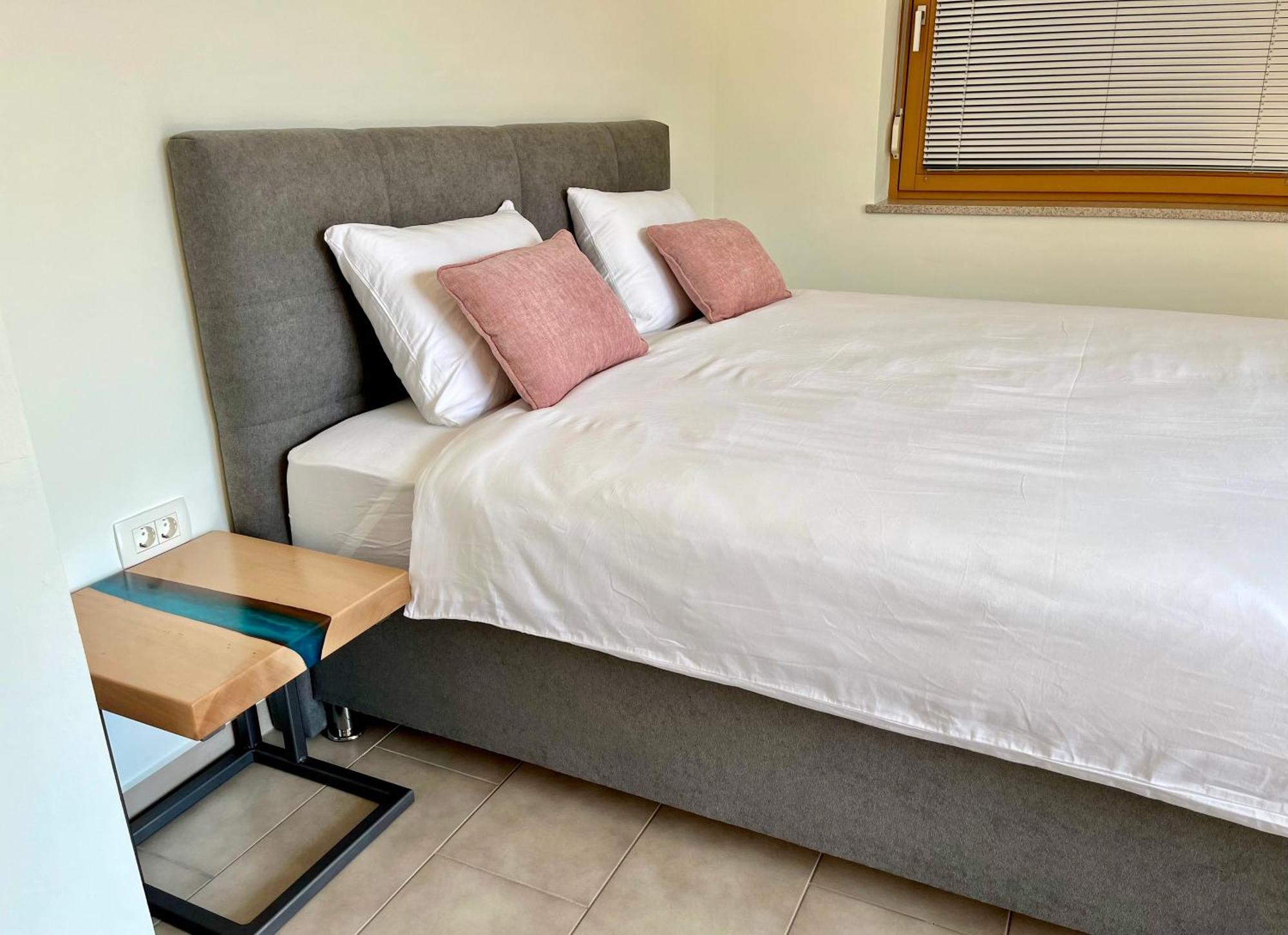 Cozy & Chic - Apartment With A Private Patio كوباريد المظهر الخارجي الصورة