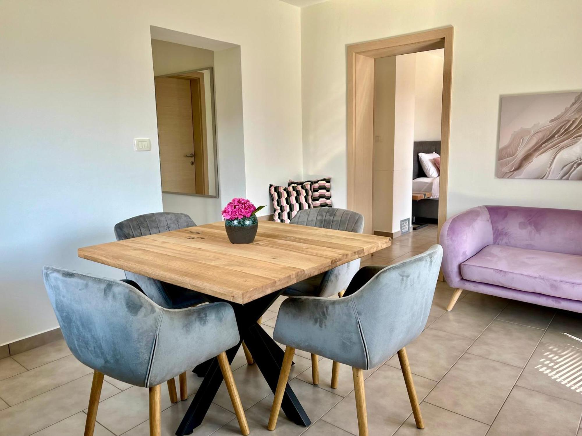 Cozy & Chic - Apartment With A Private Patio كوباريد المظهر الخارجي الصورة